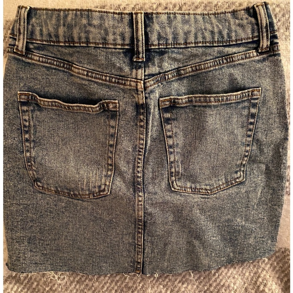 SKIRT - Picture 2 of 3